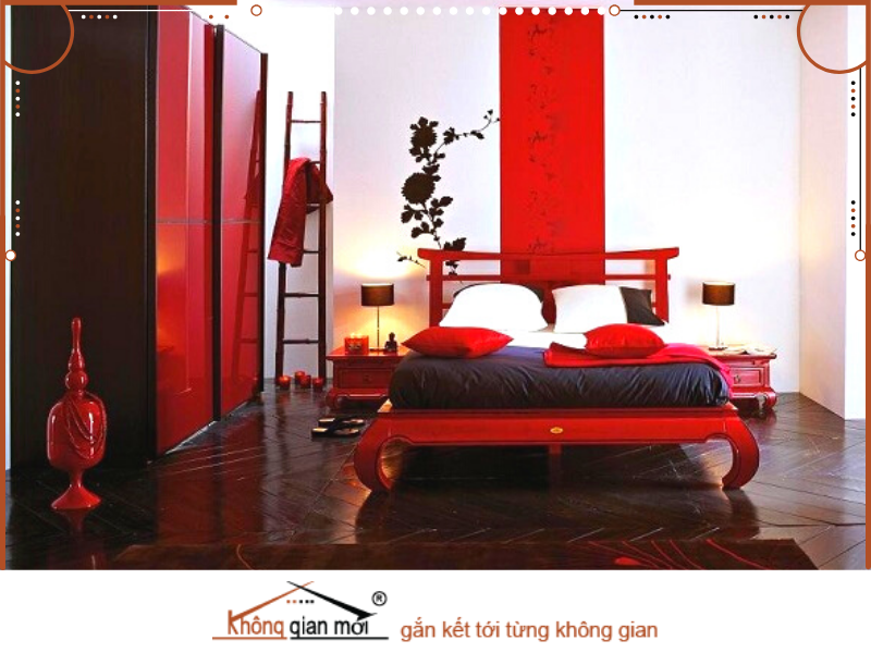 Phòng ngủ phong cách Á Đông với gam màu đỏ nóng bỏng được sử dụng cho phòng ngủ làm tăng thêm phần ấm cúng cho những cặp đôi vợ chồng